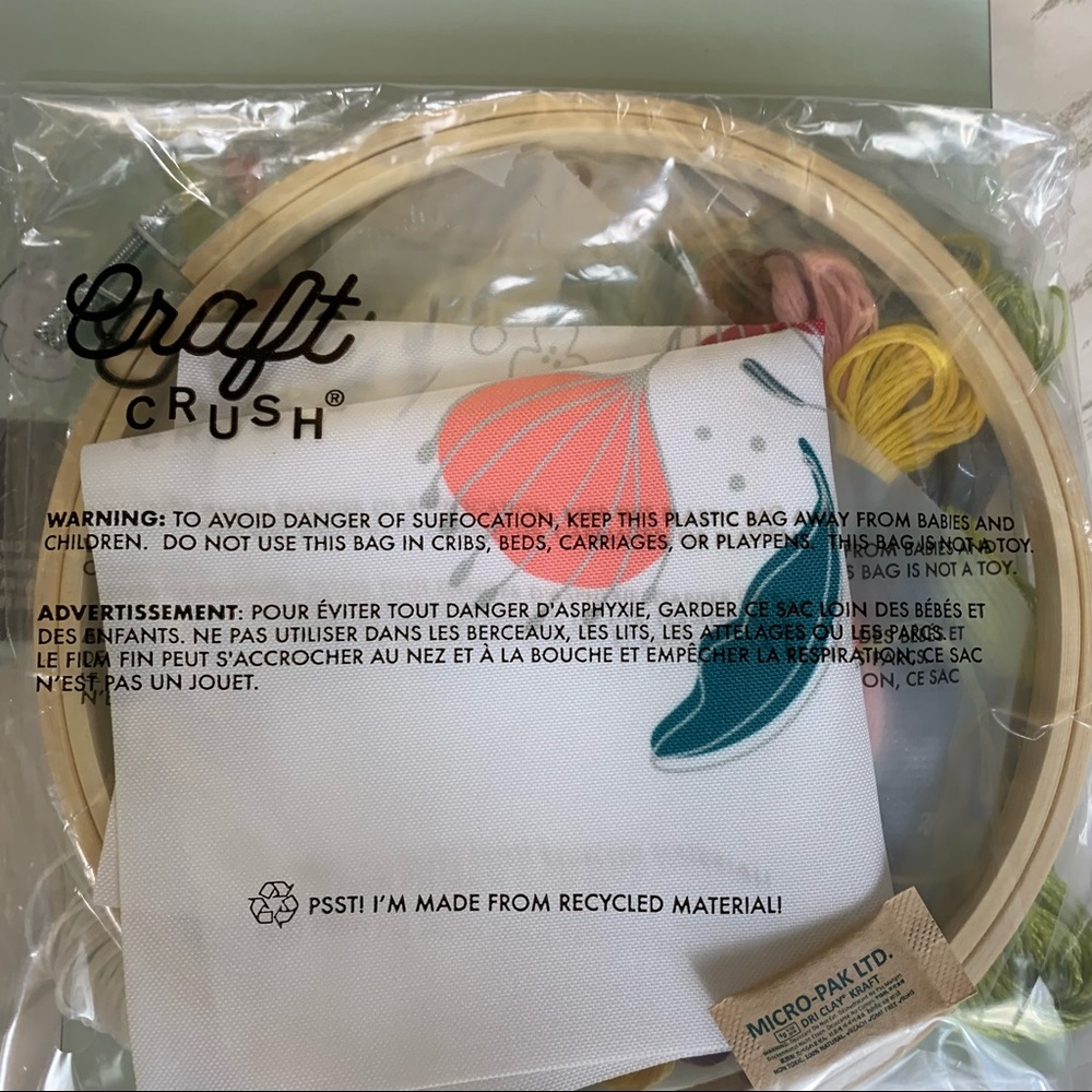 Craft Crush Embroidery Kit Winter Flower NWT - Picture 4 of 6